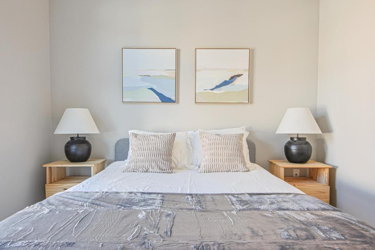 Hollywood Escape! Elegant 2BR 2BA Rental - Bed and Breakfast Los Angeles