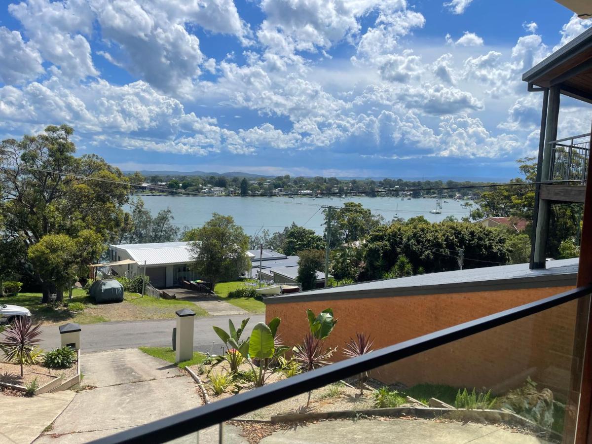 Mirrabooka Magic - Luxury By The Lake - Pet Friendly - B&B