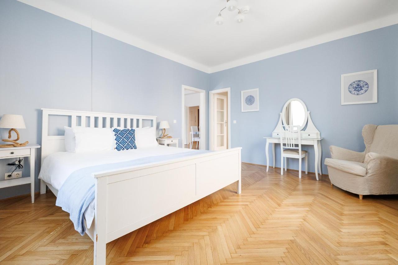 Dreibettzimmer mit Bad