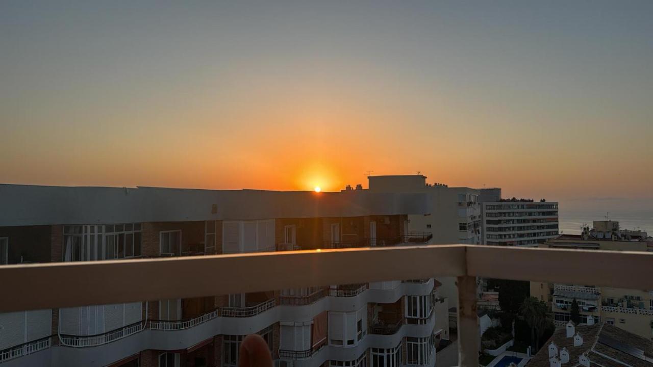 Nogalera Skyline Retreat one bedroom apartment with balcony and amazing sea and city views FREE PARKING BY NAMASTE ELITE - B&B Torremolinos