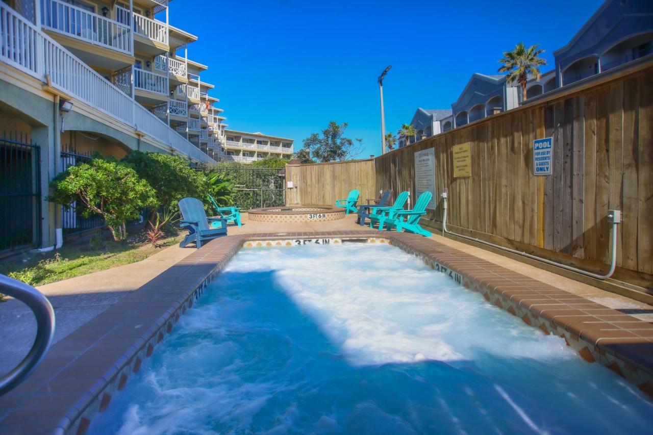 Sea-Renity Heated pools steps to the beach - B&B Galveston