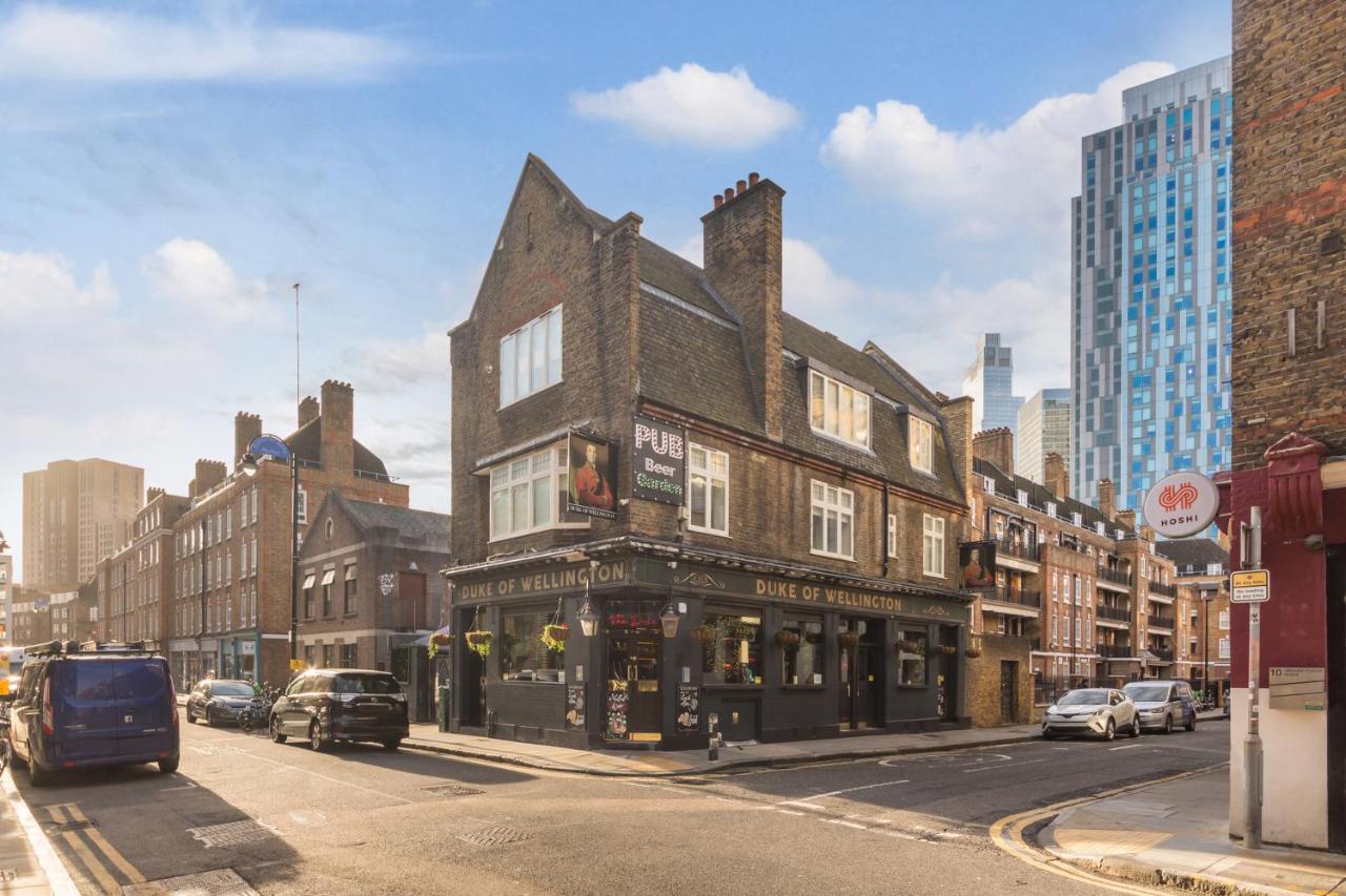 1 Bedroom Penthouse Apartment - Shoreditch, London by The Perfect Stay - B&B London