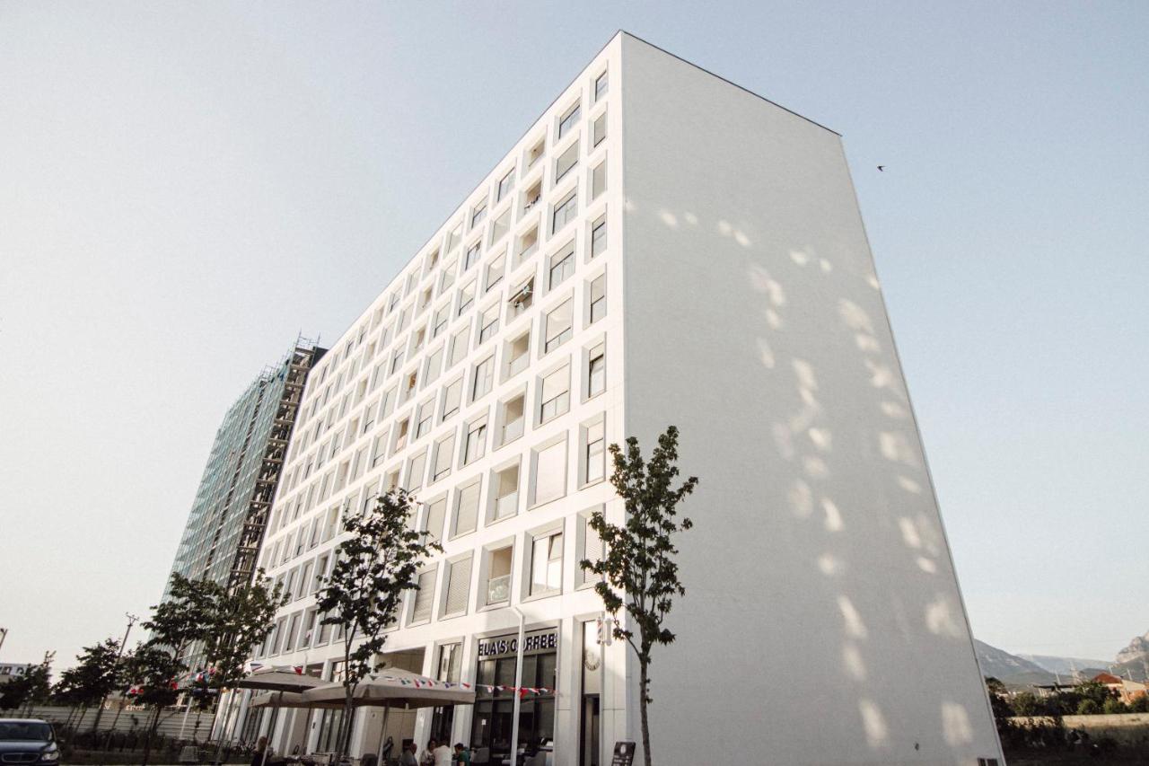 Helia Luxury Apartment New Boulevard - B&B Tirana