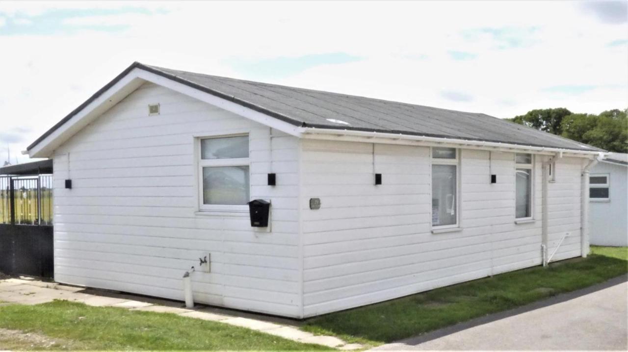 3 Bedroom Detached Holiday Chalet SouthShore Park - B&B Bridlington