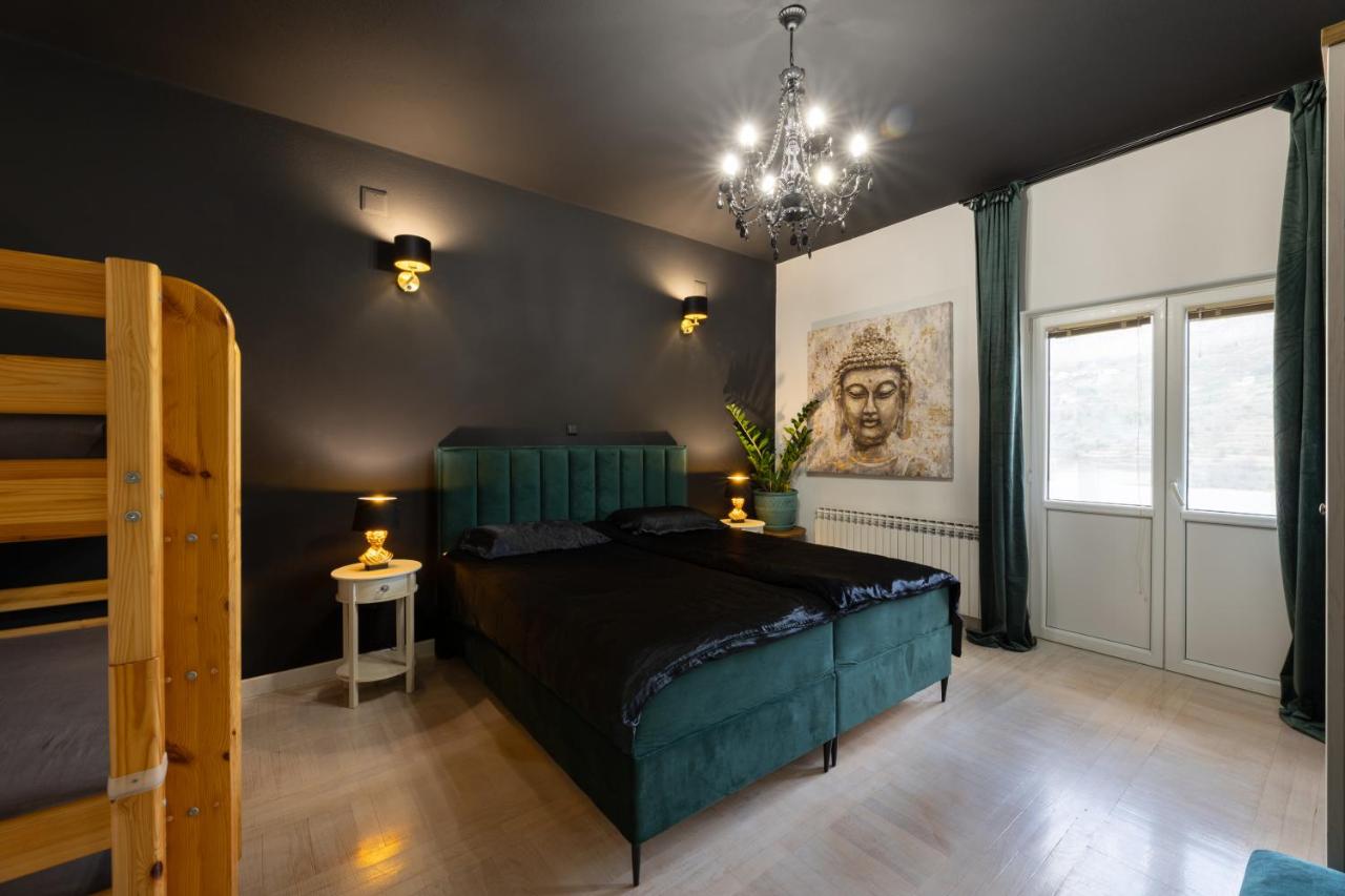 Apartment villa with 2 heated pools,11 pax - B&B Srinjine