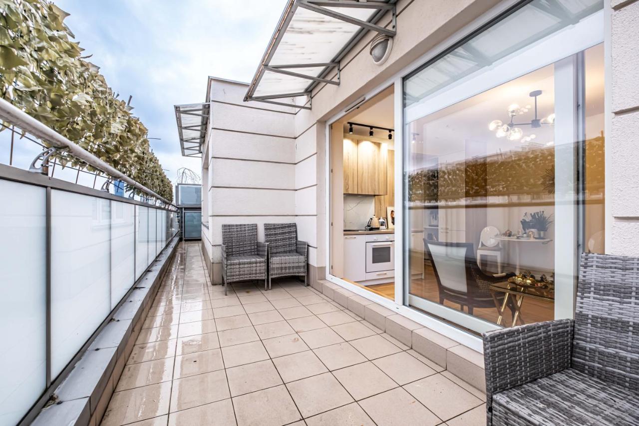 Luksusowy apartament blisko centrum, parking w garażu podziemnym - Chambres d’hôtes