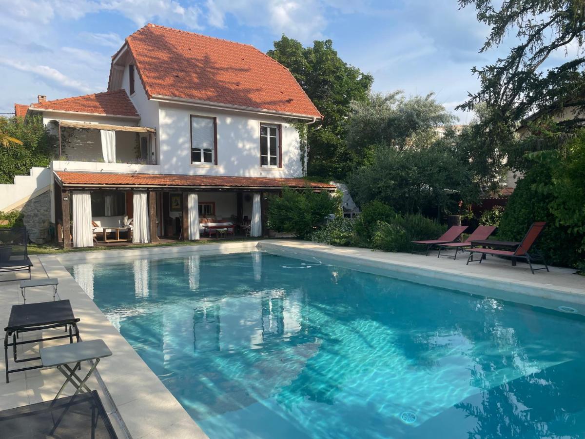 Au Cœur de Vaison la Romaine Maison de charme, jardin, piscine. - B&B