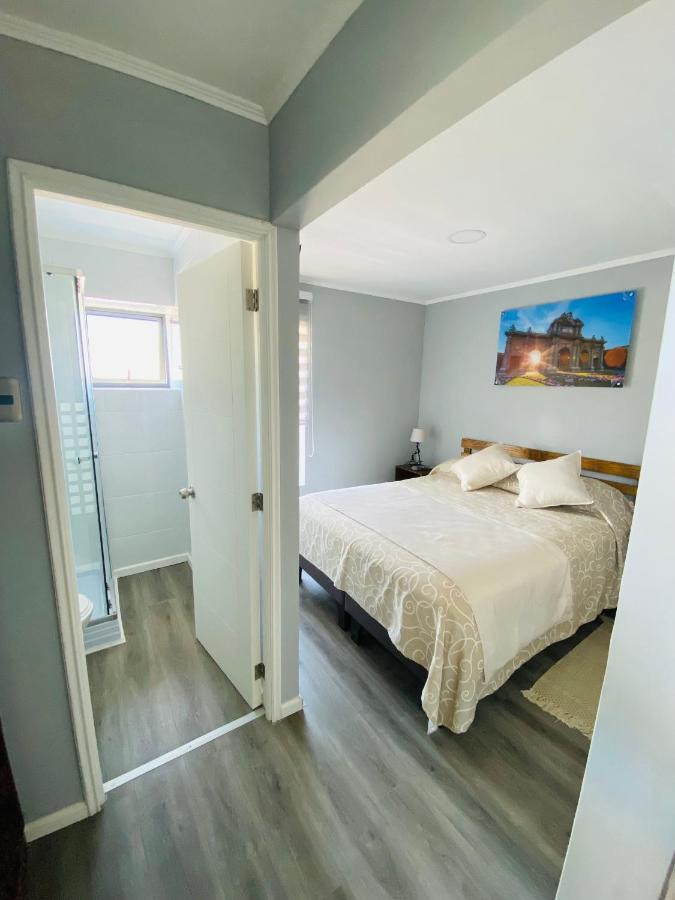 Habitación con cama grande