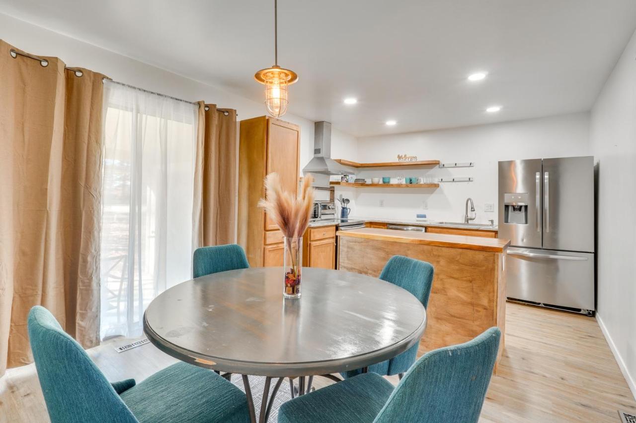 Chic Farmhouse, 3Mi to Lake-Pet Friendly and Golfing - B&B