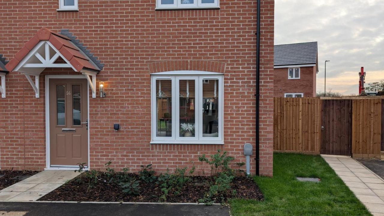 Cotswold Green - Sleeps 5 - Free EV Charge - Bed and Breakfast