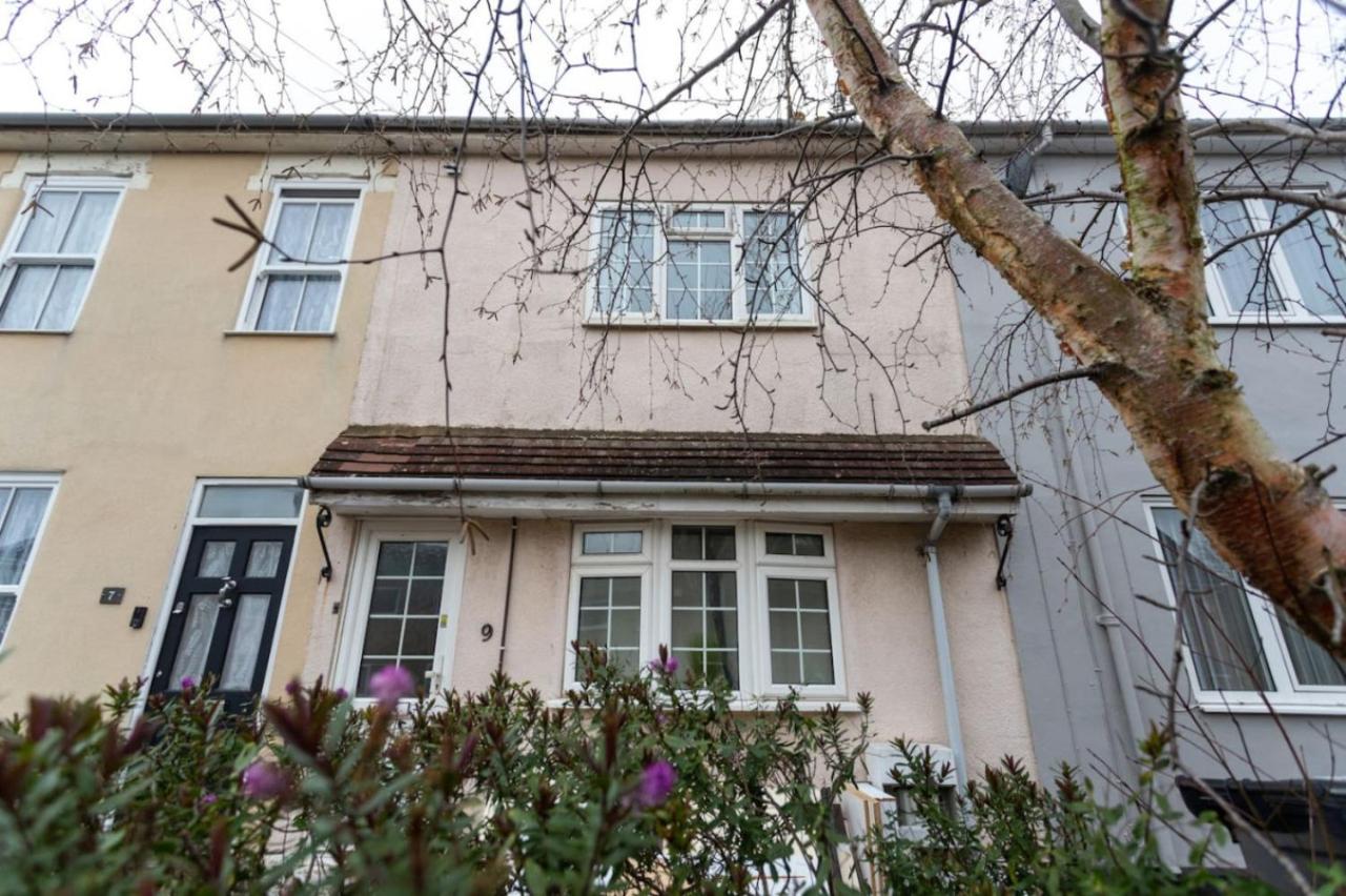 Green Road, Long Stay Disc, Parking, Sleeps 7, 3 Bedrooms - Chambres d’hôtes Swindon