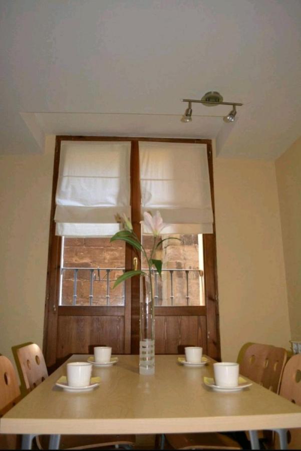 Cálido y acogedor apartamento en el corazón de Puente la Reina - B&B