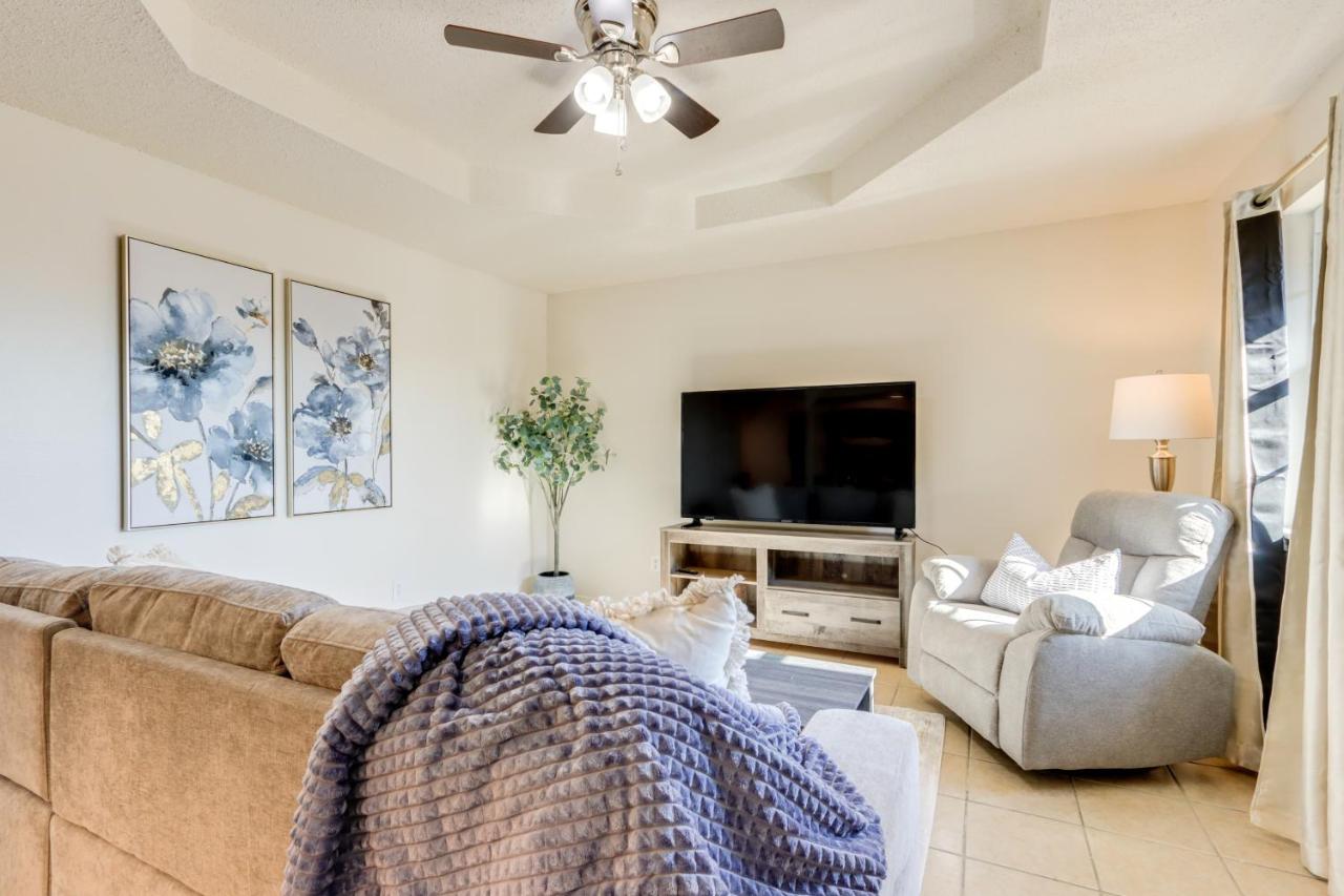 Home with Fenced Yard Near Dtwn Rogers! - B&B