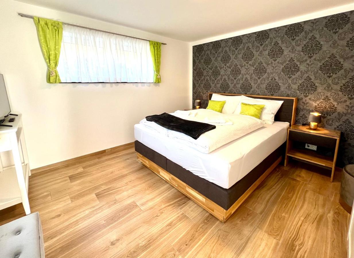 One-Bedroom Deluxe Apartment