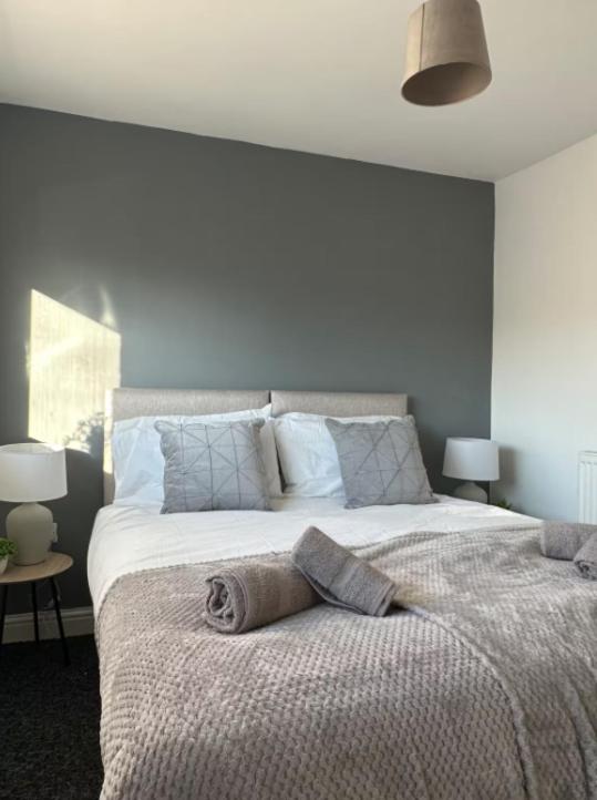 Comfy 1 BR Apartment - Sleeps 2 with Free Parking! - B&B