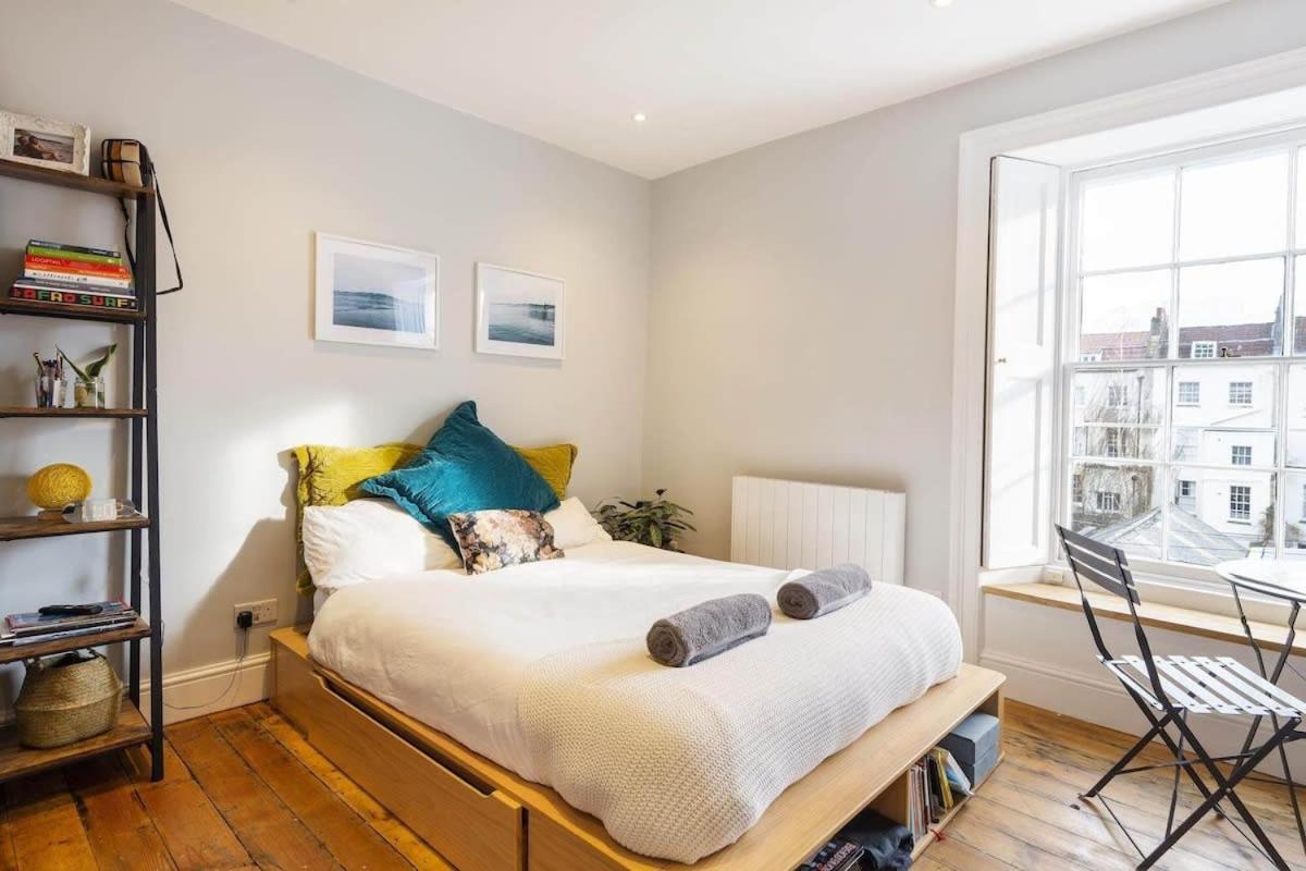 Stylish Flat on Beautiful Clifton Street Parking - B&B Bristol