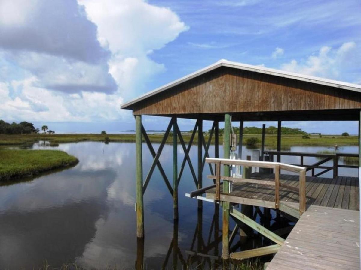 Private dock and sunsets - B&B Cedar Key