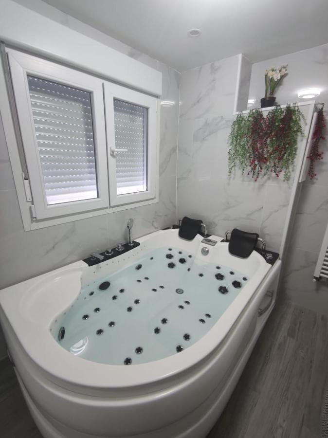 Apartamento con Jacuzzi El Rincón de las Delicias - B&B Zaragoza