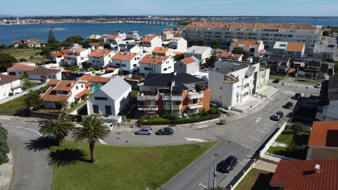 Modern & comfy - Beach 4min walk, Balcony, 3 bedroom, sleeps 8 - Bed and Breakfast