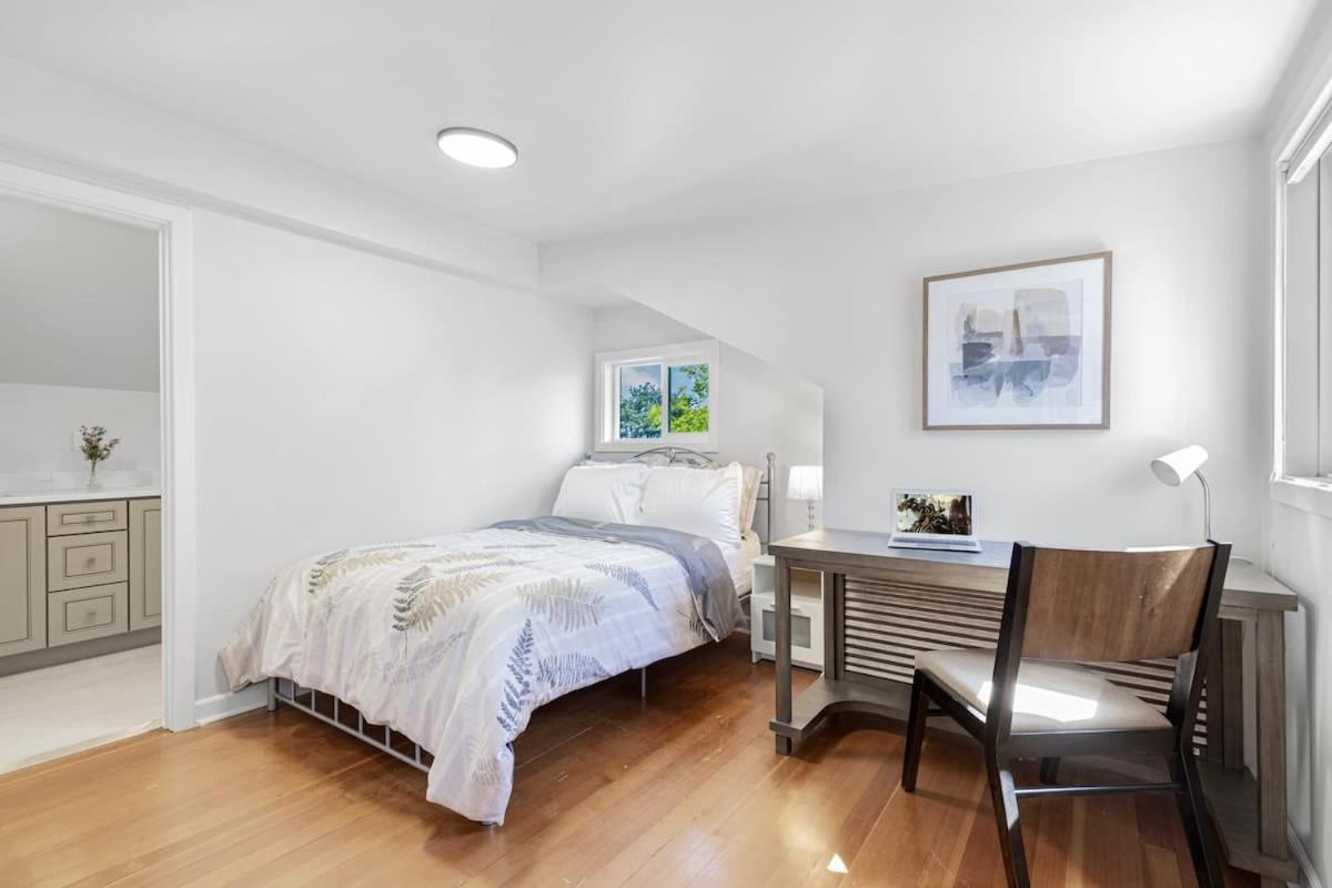 Queen Anne Charm Near Tech Hubs & Entertainment - B&B