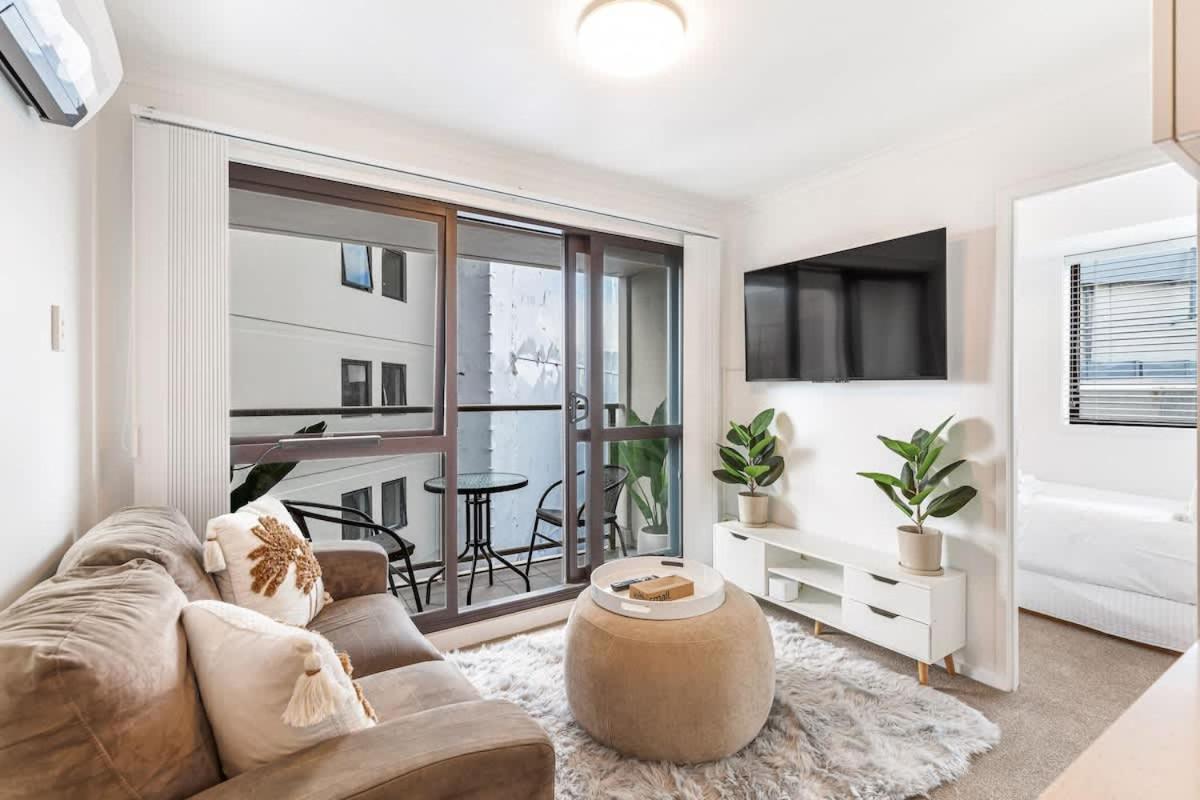 Central 3BR w Balcony Full Kitchen & Amenities - B&B
