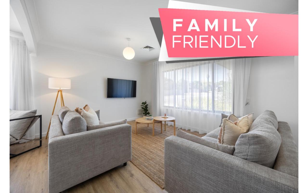 Shoreside at Sellicks - 3BR, Wifi, Parking - B&B
