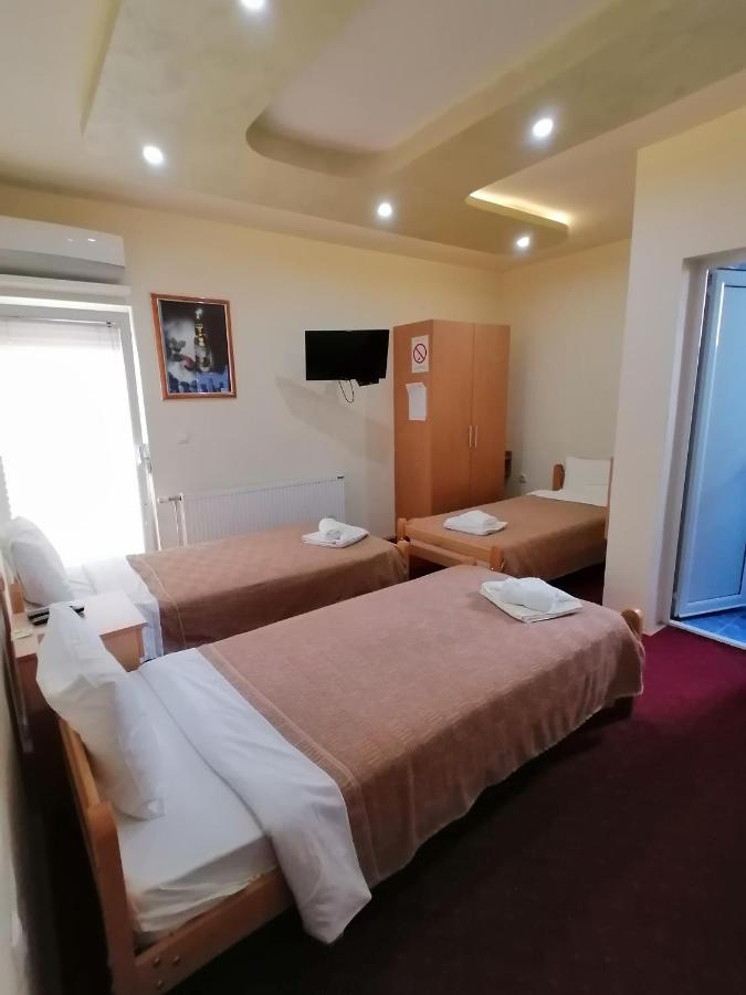 Basic Driepersoonskamer met Gedeelde Badkamer
