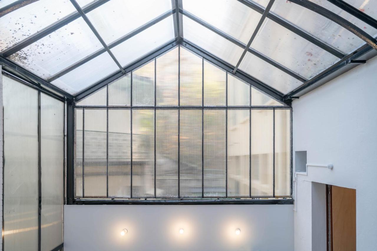 Estudio con sofá cama