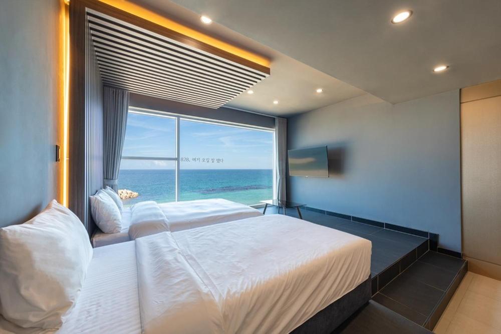 Double Room with Sea View 2