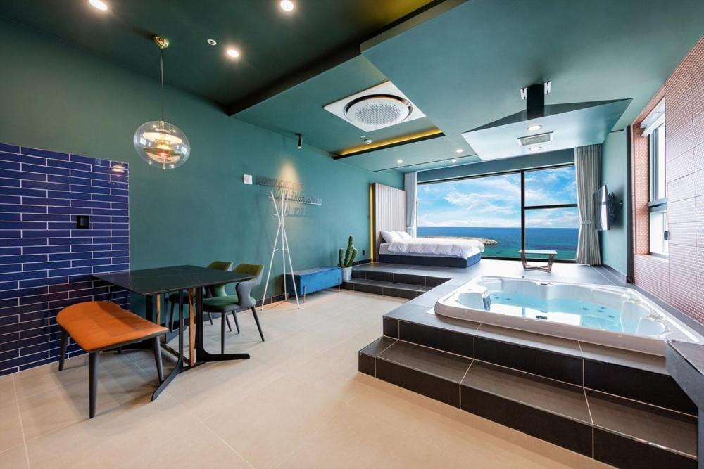Double Room with Sea View 3