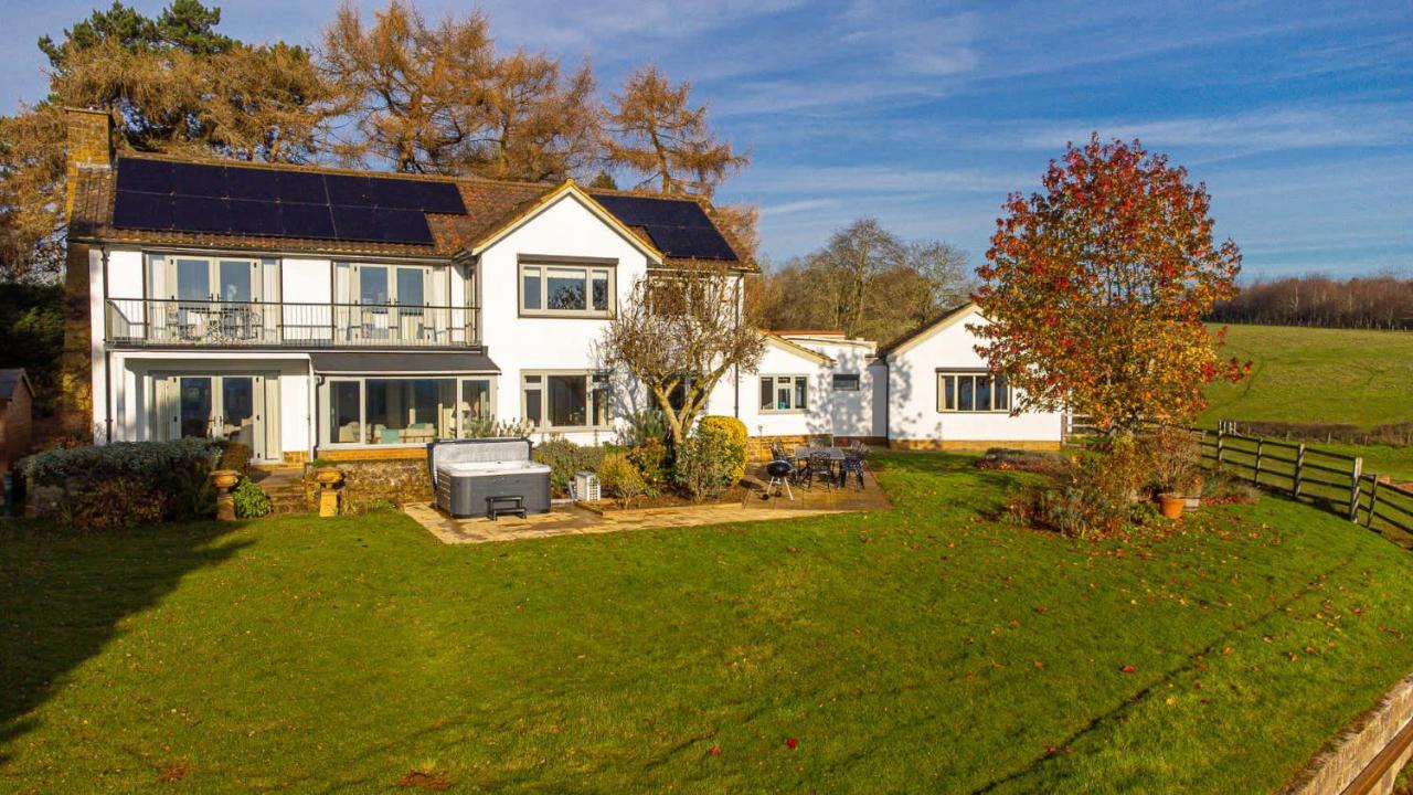 Far Heath House with Hot Tub - B&B