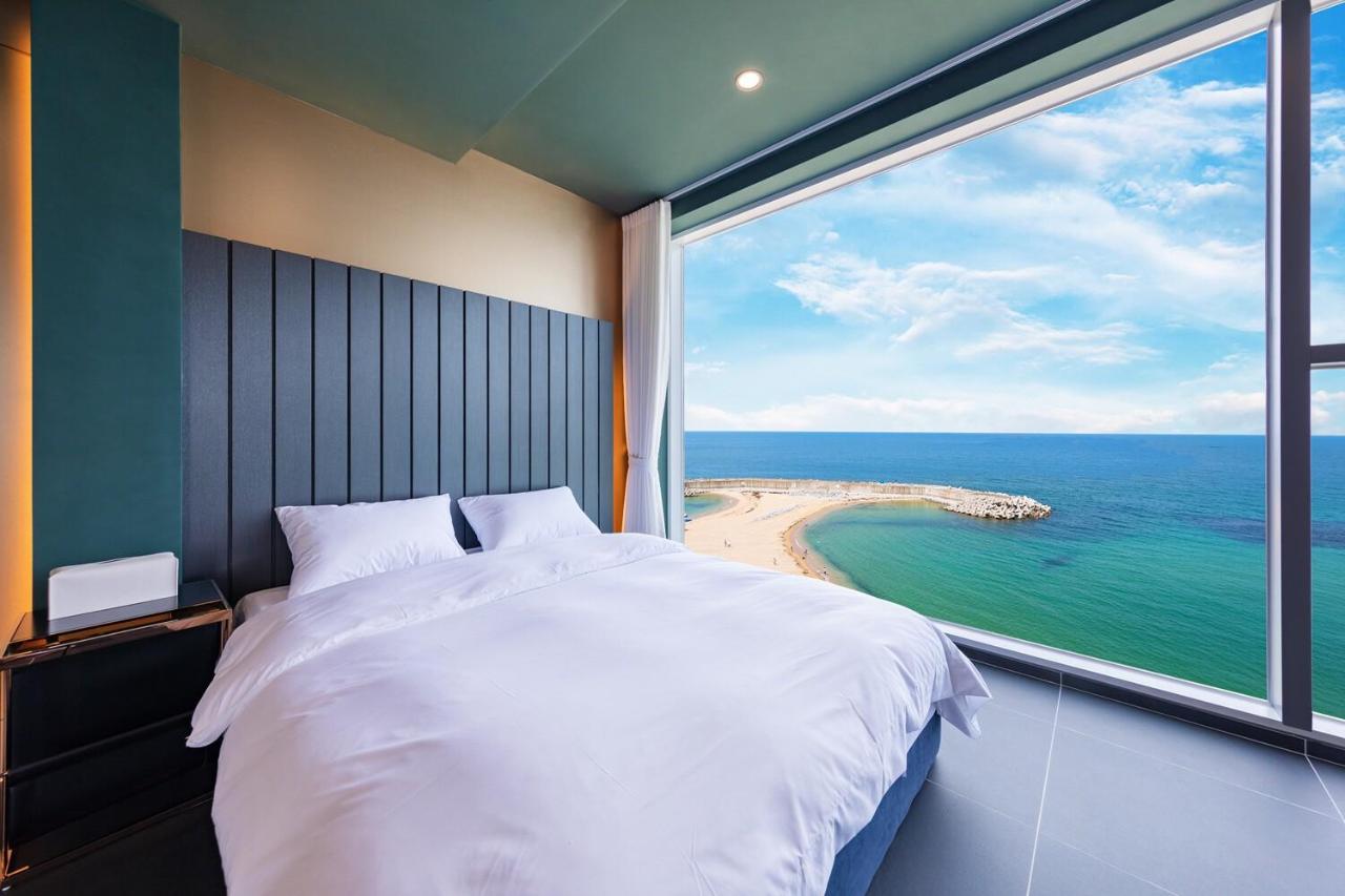 Double Room With Sea View 6