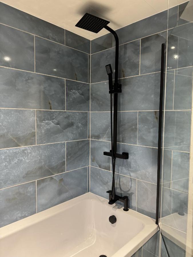 Cosy 2 double bedroom apartment in Ancoats 7 minutes from Coop Live, Etihad Stadium & Manchester City centre- parking available - B&B