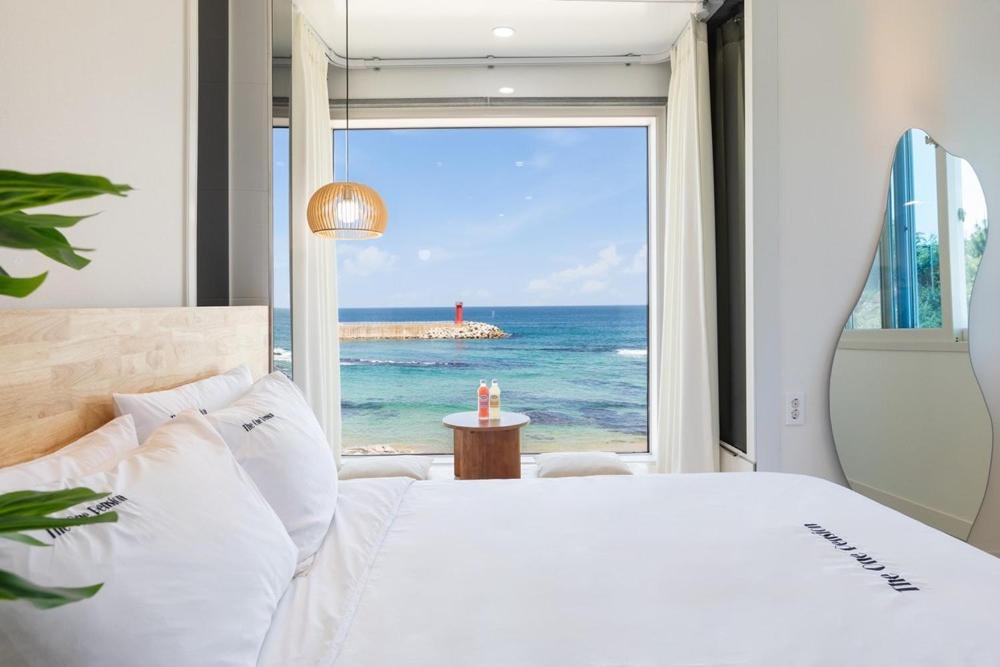 Double Room with Sea View 3