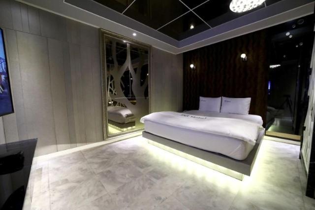 Double Room 6