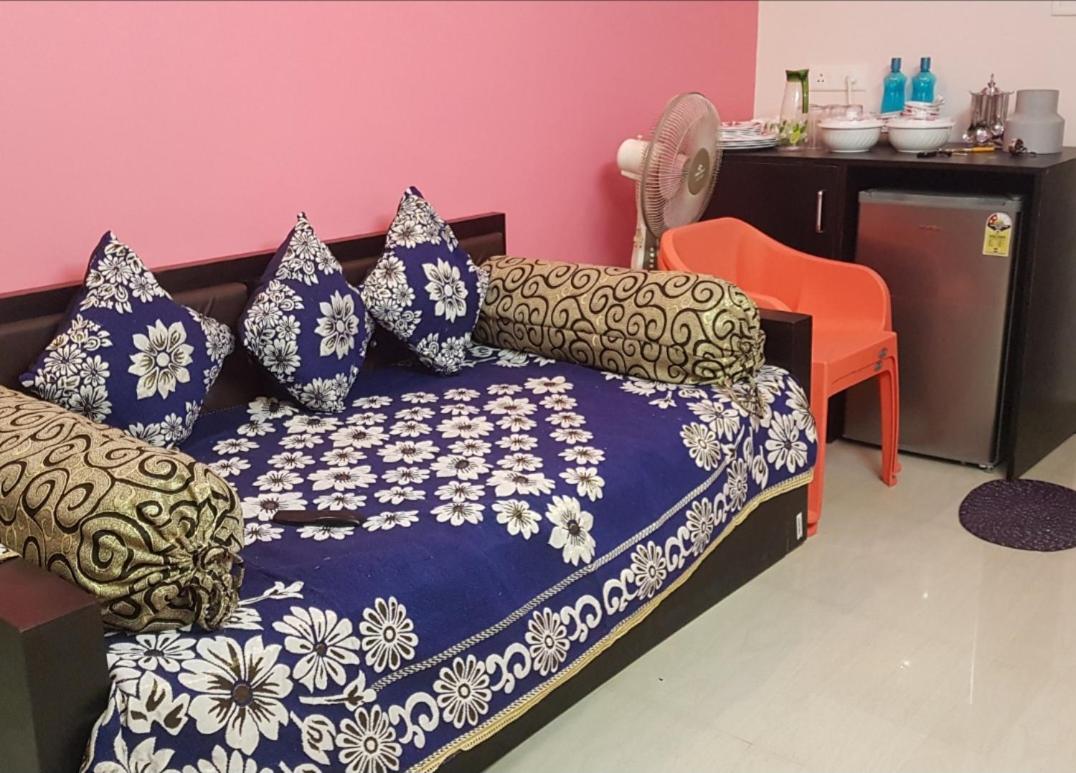 Eva's Castle - 1BHK AC Room with Kitchen - Bed and Breakfast Puri