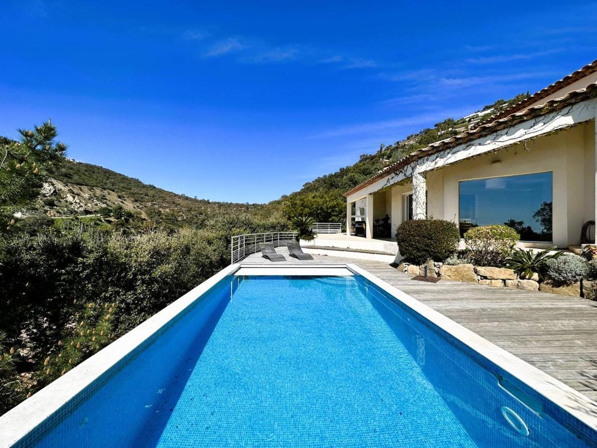 Villa Les Romarins pour 8 personnes avec vue mer panoramique et piscine chauffée à La Londe-les-Maures - B&B La Londe-les-Maures