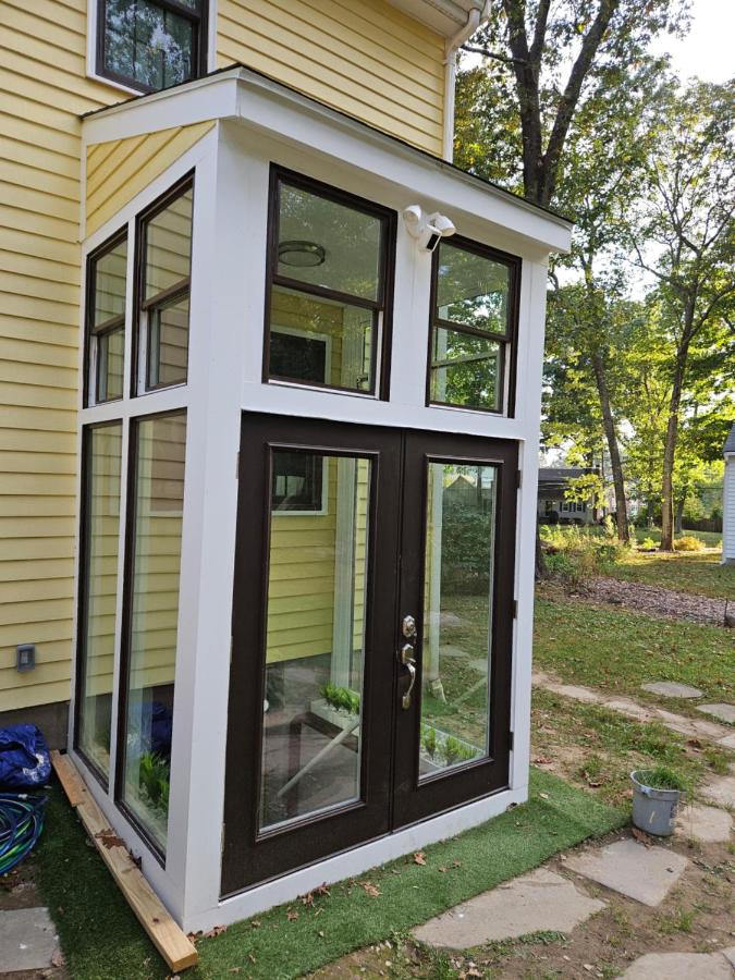Attractive Lower Level Guest Suite with Private Entrance - B&B