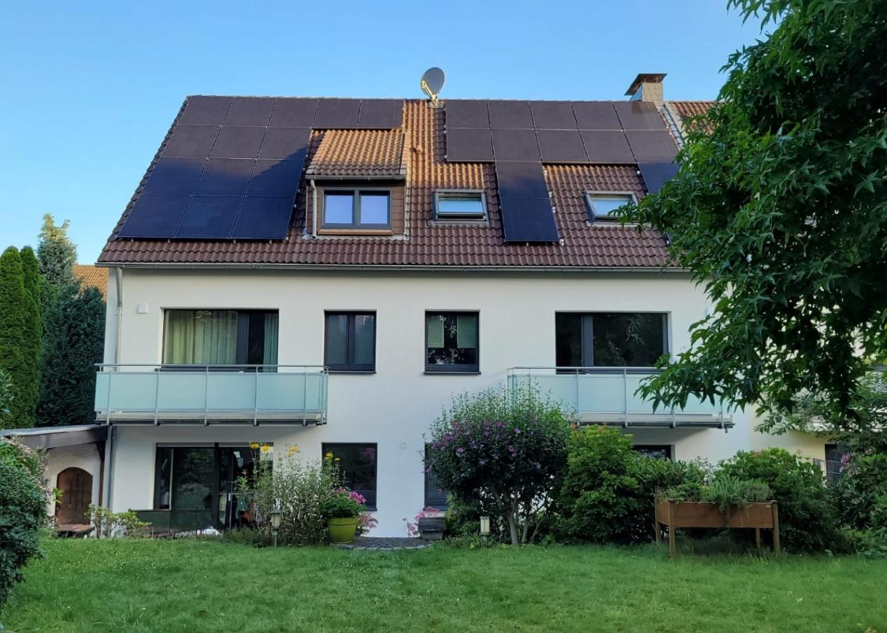 Ruhig gelegene 2-Zi FeWo, Wallbox, Balkon - Ferienwohnung