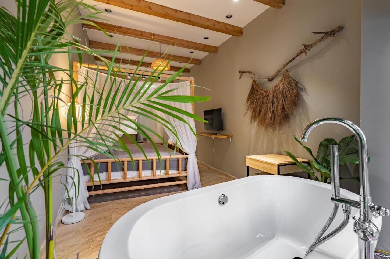 King Room with Spa Bath