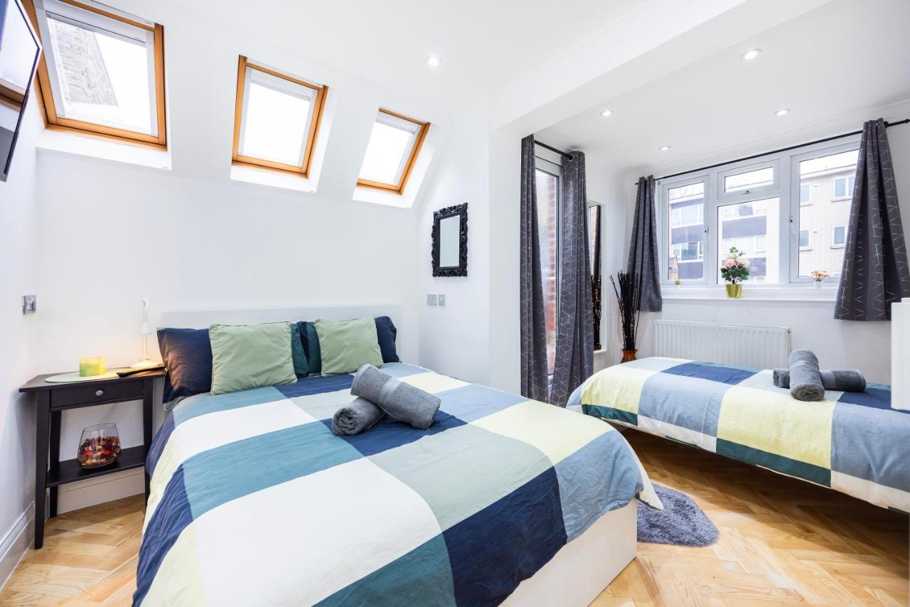 West Kensington 2BR Steps to Tube Sleeps 7 - B&B London
