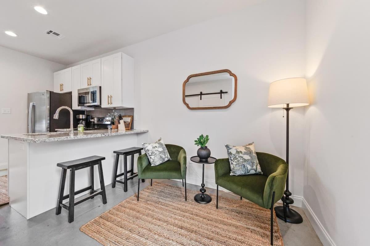 Charming Townhome - New Construction - Bed and Breakfast