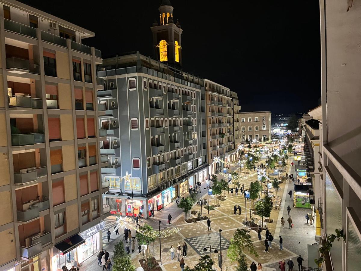 A 300m dal Mare, 3 Suite Esclusive, Balcone Vista Mare, Gym, Vasca e Doccia Cromoterapia, Netflix Gratuito - B&B