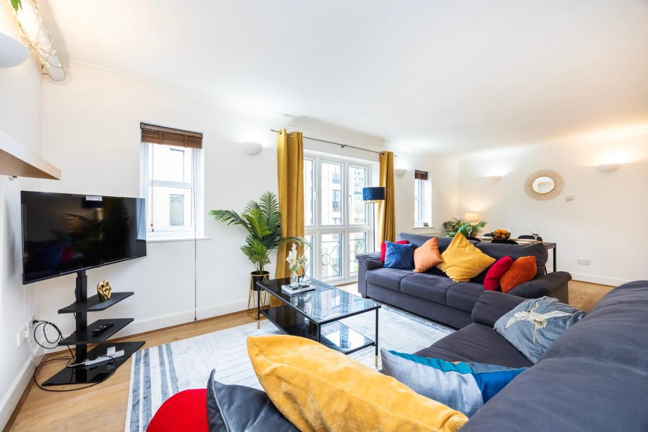 Stylish 2 Bed Apartment,3 Mins to Whitechapel Station, Near Shoreditch! - B&B Londra