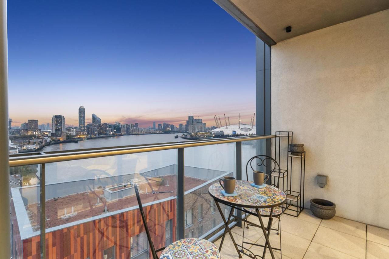 Luxury High Rise Apartment in Canary Wharf - Bed and Breakfast Londen