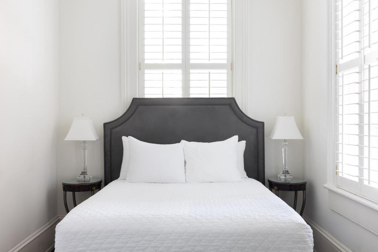 One-Bedroom Apartment (Self Check-in with Virtual Front Desk)