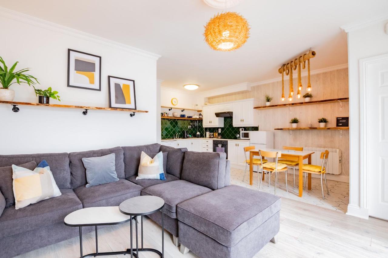 Dockside Haven - Free Parking - Bed and Breakfast Galway