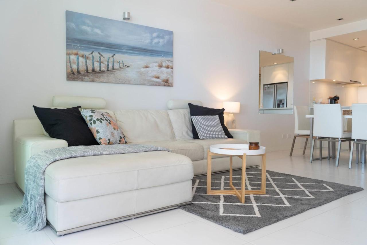 Luxury beachfront apartment at The Breeze - Free Wifi - B&B