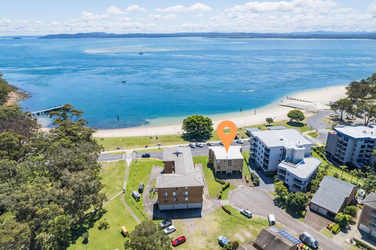 Little Hut 1 Spectacular Water Views NBN and Air Conditioned - B&B Nelson Bay