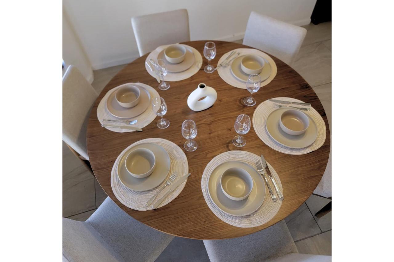 Spacious Family Friendly House 10 min to Zaragoza - B&B